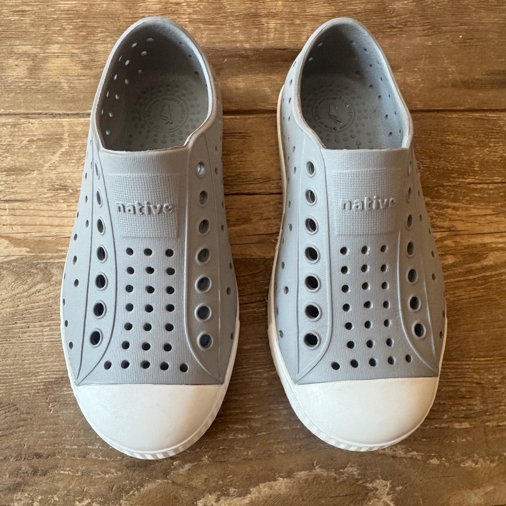 Native Gray White Kids Shoes • C11 • Excellent Condition